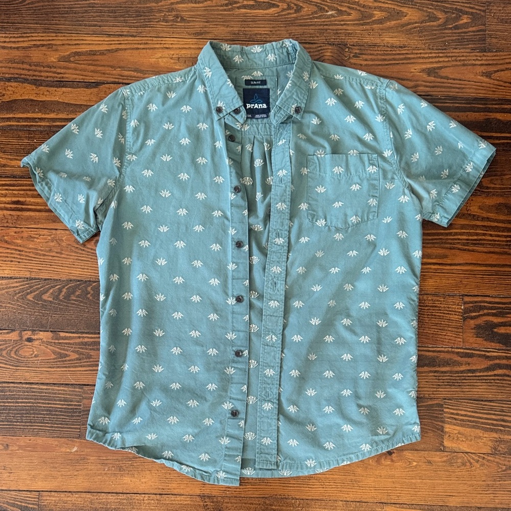 Prana Teal Short Sleeve Button-Down Shirt with White Print